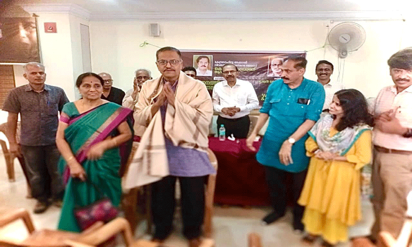 സർഗാത്മക സൗന്ദര്യമുള്ള വിവർത്തനം അനിവാര്യം -ഡോ. മുഞ്ഞിനാട് പത്മകുമാർ സർഗാത്മക സൗന്ദര്യമുള്ള വിവർത്തനം അനിവാര്യം -ഡോ. മുഞ്ഞിനാട് പത്മകുമാർ