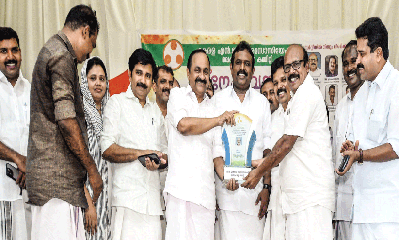 സ​ർ​ക്കാ​ർ സാ​മ്പ​ത്തി​ക ന​യം മാ​റ്റി​യി​ല്ലെ​ങ്കി​ൽ കേ​ര​ളം തി​രി​ച്ചു വ​രാ​ത്ത രീ​തി​യി​ൽ ത​ക​രും -വി.​ഡി. സ​തീ​ശ​ൻ