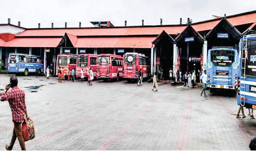 ഒറ്റപ്പാലം ബസ് സ്റ്റാൻഡിൽ തലതിരിഞ്ഞ പാർക്കിങ്ങിന് താൽക്കാലിക വിരാമം ഒറ്റപ്പാലം ബസ് സ്റ്റാൻഡിൽ തലതിരിഞ്ഞ പാർക്കിങ്ങിന് താൽക്കാലിക വിരാമം