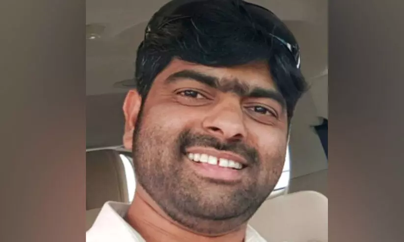 വിവാഹവീട്ടിൽ ഭക്ഷണം വിളമ്പുന്നതിനിടെ യുവാവ് കുഴഞ്ഞു വീണ് മരിച്ചു വിവാഹവീട്ടിൽ ഭക്ഷണം വിളമ്പുന്നതിനിടെ യുവാവ് കുഴഞ്ഞു വീണ് മരിച്ചു