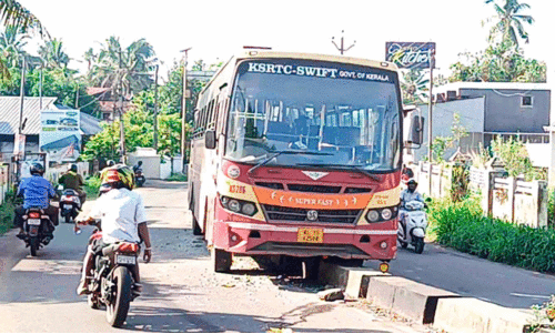 The Swift bus rammed into the divider