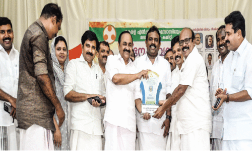 സ​ർ​ക്കാ​ർ സാ​മ്പ​ത്തി​ക ന​യം മാ​റ്റി​യി​ല്ലെ​ങ്കി​ൽ കേ​ര​ളം തി​രി​ച്ചു വ​രാ​ത്ത രീ​തി​യി​ൽ ത​ക​രും -വി.​ഡി. സ​തീ​ശ​ൻ