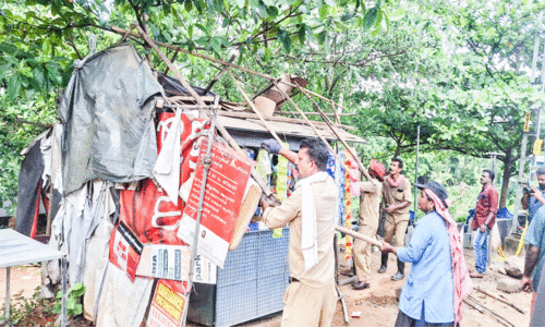റോഡ് കൈയേറി കച്ചവടം; ഒഴിപ്പിക്കൽ തുടങ്ങി