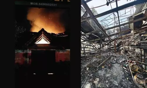 കരുവാറ്റയിൽ വൻ തീപിടുത്തം; അഗ്രികൾച്ചർ സൂപ്പർമാർക്കറ്റ് കത്തിച്ചാമ്പലായി