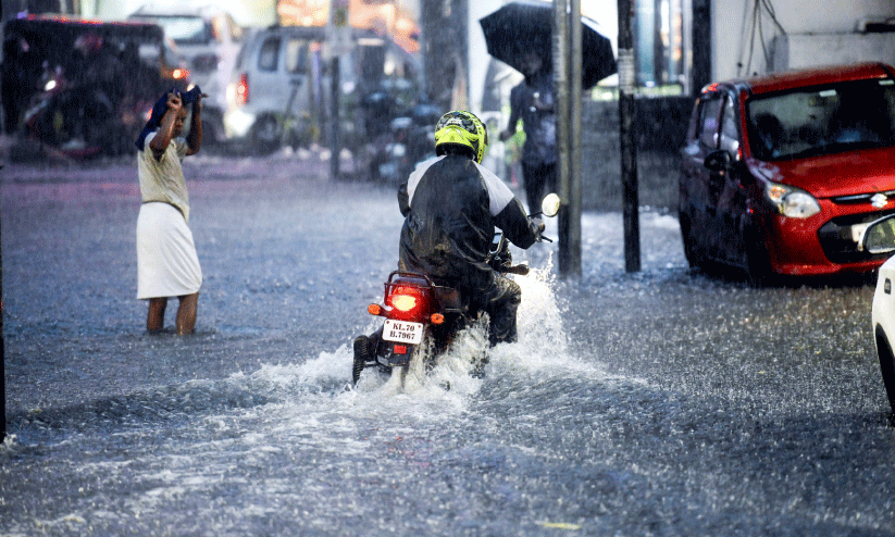 തുടർച്ചയായി ശക്തമായ മഴ; പടിഞ്ഞാറൻ കൊച്ചി മേഖലയിൽ കനത്ത വെള്ളക്കെട്ട് തുടർച്ചയായി ശക്തമായ മഴ; പടിഞ്ഞാറൻ കൊച്ചി മേഖലയിൽ കനത്ത വെള്ളക്കെട്ട്