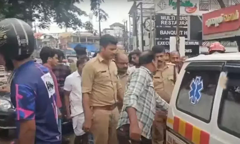 പൂട്ടിയ ഹോട്ടലിൽനിന്ന് തീ; തൊഴിലാളി പൊള്ളലേറ്റ നിലയിൽ