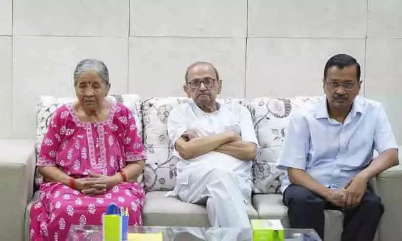 നിങ്ങളെന്തിനാണ് വയോധികരും രോഗികളുമായ എന്റെ മാതാപിതാക്കളെ ഉന്നംവെക്കുന്നത്? മോദിയോട് കെജ്രിവാൾ നിങ്ങളെന്തിനാണ് വയോധികരും രോഗികളുമായ എന്റെ മാതാപിതാക്കളെ ഉന്നംവെക്കുന്നത്? മോദിയോട് കെജ്രിവാൾ