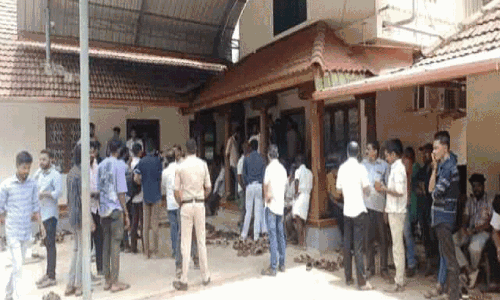 ബെ​ൽ​ത്ത​ങ്ങാ​ടി മ​ണ്ഡ​ലം ബി.​ജെ.​പി എം.​എ​ൽ.​എ​യു​ടെ വീ​ട്ടി​ൽ പൊ​ലീ​സ് സ​ന്നാ​ഹം