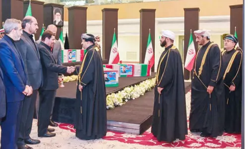 സാ​ന്ത്വ​ന​വു​മാ​യി ഒ​മാ​ൻ പ്ര​തി​നി​ധി സം​ഘം ഇ​റാ​നി​ലെ​ത്തി