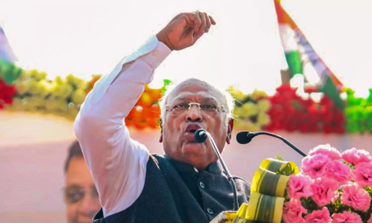 ബ്രിട്ടീഷുകാരെപ്പോലെ മോദി സർക്കാറും 10 വർഷം കൊണ്ട് ഇന്ത്യയുടെ വിഭവങ്ങൾ കൊള്ളയടിച്ചു - മല്ലികാർജുൻ ഖാർഗെ