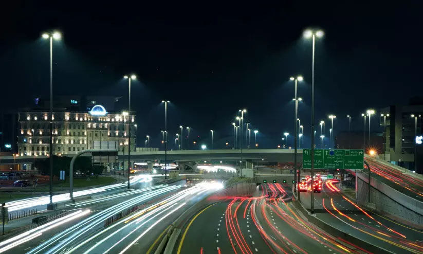 പ​രി​സ്ഥി​തി സൗ​ഹൃ​ദം; തെ​രു​വ്​ വി​ള​ക്കു​ക​ൾ പ​രി​ഷ്ക​രി​ച്ച്​ ആ​ർ.​ടി.​എ