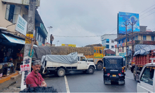 The lorry broke its axle and was on the road for several hours