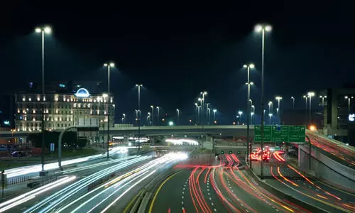 പ​രി​സ്ഥി​തി സൗ​ഹൃ​ദം; തെ​രു​വ്​ വി​ള​ക്കു​ക​ൾ പ​രി​ഷ്ക​രി​ച്ച്​ ആ​ർ.​ടി.​എ
