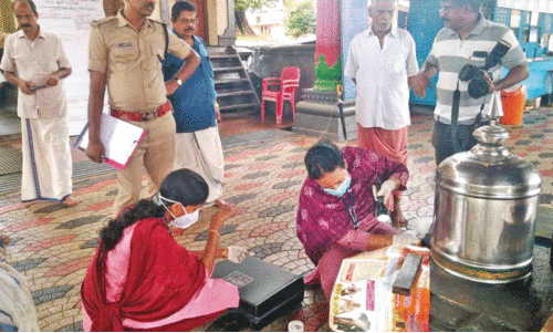 കൊടകര പൂനിലാര്‍ക്കാവ് ക്ഷേത്രത്തില്‍ കവര്‍ച്ച