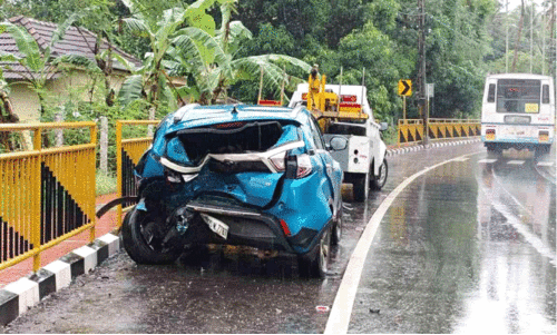 Another car accident inNellipally; A car and a bus collided