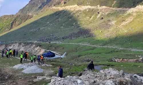 കേദാർനാഥിൽ ആറ് യാത്രക്കാരുമായി ഹെലികോപ്ടറിന് എമർജൻസി ലാൻഡിങ് -VIDEO