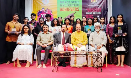 സി.​ബി.​എ​സ്.​ഇ പ​രീ​ക്ഷ​ക​ളി​ൽ വി​ജ​യം കൈ​വ​രി​ച്ച വി​ദ്യാ​ർ​ഥി​ക​ളെ എ​സ്.​എ​ൻ.​സി.​എ​സ് ആ​ദ​രി​ച്ചു