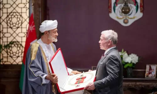 ആ​ദ​ര​വു​ക​ൾ കൈ​മാ​റി രാ​ഷ്ട്ര​നേ​താ​ക്ക​ൾ