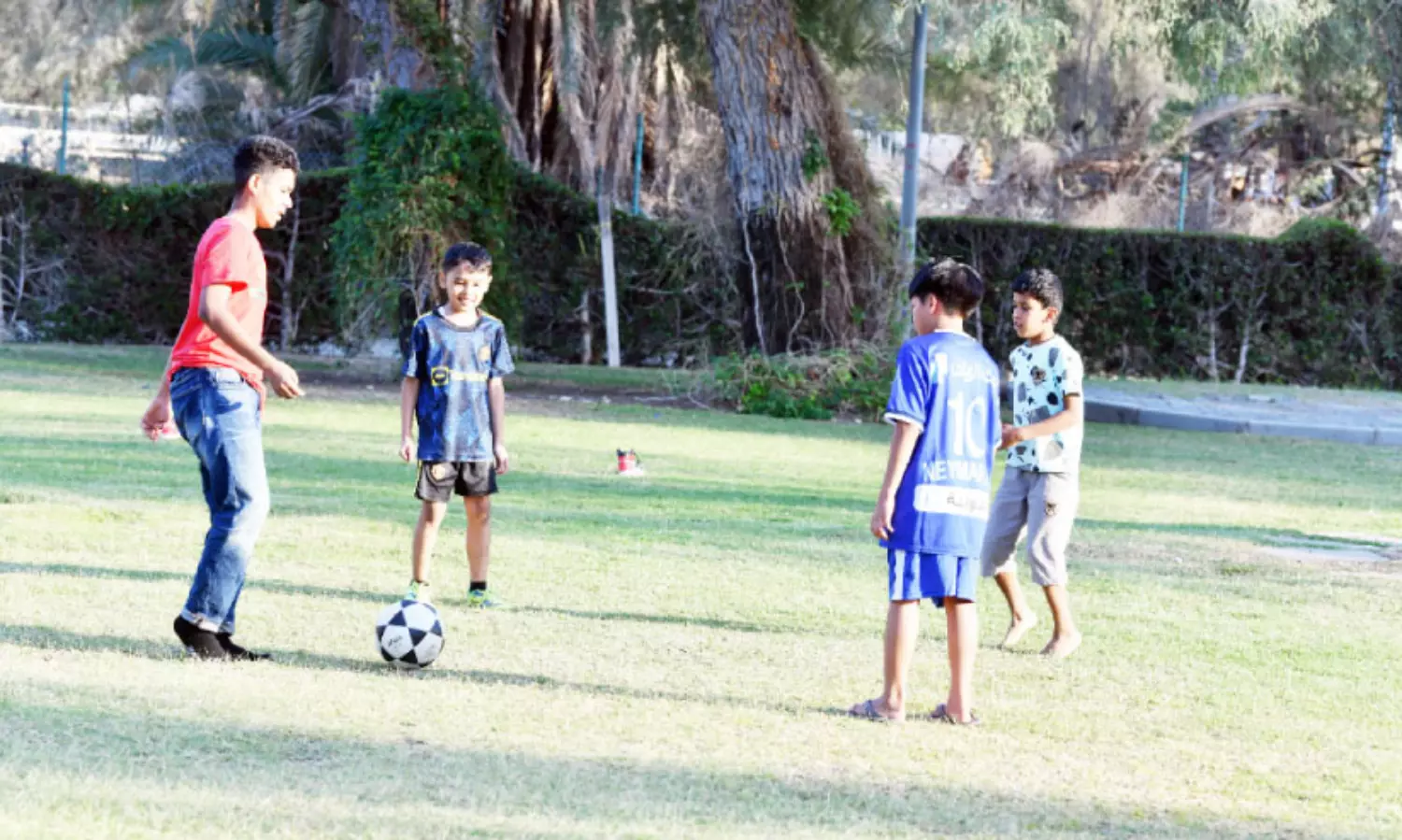 ചൂ​ട്​ ക​ന​ത്തു; ക​ളി​മു​റ്റ​ങ്ങ​ളി​ൽ ഇ​നി ആ​ര​വ​മൊ​ഴി​യും