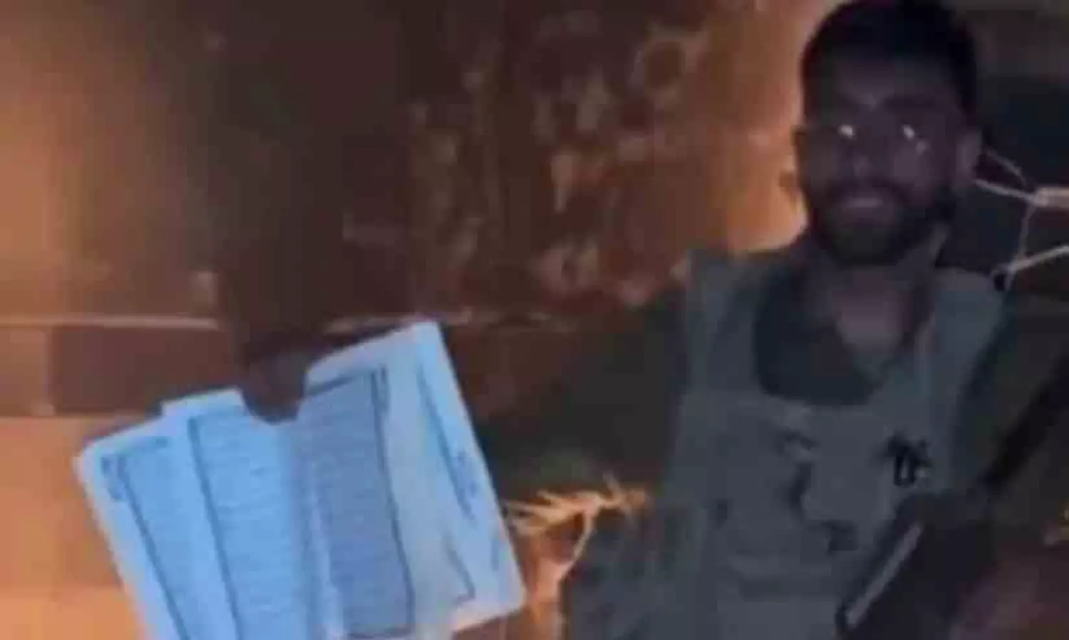 ഗസ്സയിൽ ഖുർആനിലെ പേജുകൾ വലിച്ചു കീറി കത്തിച്ച് ഇ​സ്രായേൽ സൈനികൻ; പരക്കെ അമർഷം