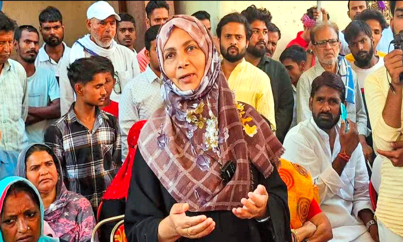 The Rajputs of Siwan must defeat Hina. The Rajputs of Siwan must defeat Hina.