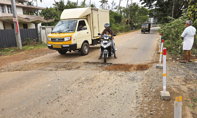 Negligence of NH contractors: Roads become dangerous Negligence of NH contractors: Roads become dangerous