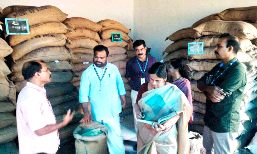 A traveling ration shop in Aralam farm is under consideration A traveling ration shop in Aralam farm is under consideration