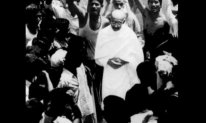 ബാപ്പുവിന്റെ സ്വന്തം എസ്തർ ബാപ്പുവിന്റെ സ്വന്തം എസ്തർ