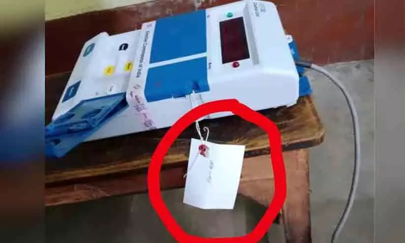 പശ്ചിമ ബംഗാളിലെ ഇലക്ട്രോണിക് വോട്ടിങ് മെഷീനുകളിൽ ബി.ജെ.പിയുടെ ടാഗ്; പരാതി നൽകി തൃണമൂൽ കോൺഗ്രസ്