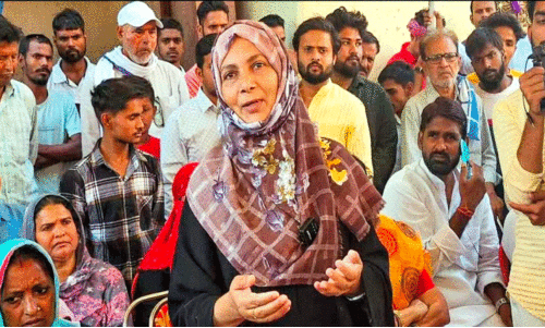 The Rajputs of Siwan must defeat Hina.