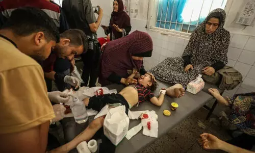 ഗസ്സയിലെ സ്കൂളിൽ ബോംബിട്ടു; 10 മരണം