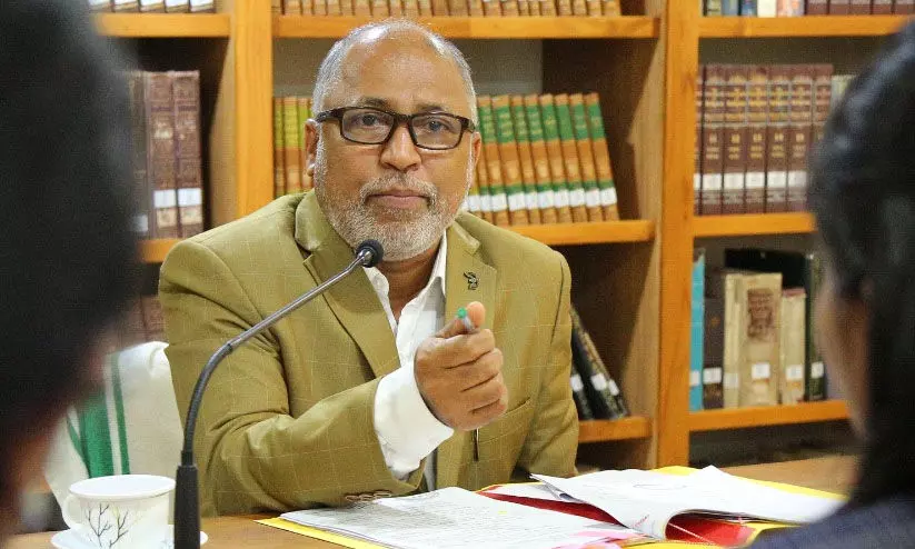 ഒരു വിഭാഗം ഉദ്യോഗസ്ഥർ അഴിമതിക്ക് ചൂട്ടു പിടിക്കുന്നുവെന്ന് വിവരാവകാശ കമീഷണർ