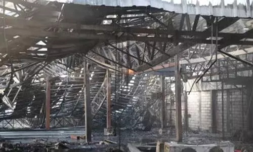 ഗുജറാത്ത് തീപിടിത്തം: 27 മൃതദേഹങ്ങളും കത്തിക്കരിഞ്ഞ് ചാരമായി, ഒരാളെ കാണാനില്ല; ഉടമയും മാനേജറും കസ്റ്റഡിയിൽ