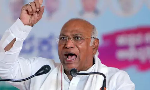 യുവാക്കളെ ‘തൊഴിൽ രഹിതരായി നിലനിർത്തുക’യാണ് മോദി സർക്കാറിന്‍റെ ഏക ദൗത്യം -ഖാർഗെ