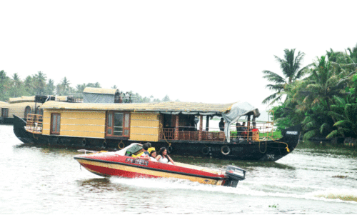 Kumarakam, Monsoon tourism