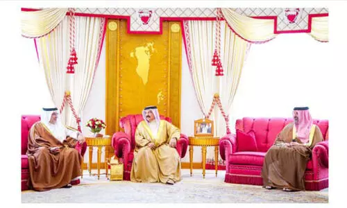 ഹ​മ​ദ്​ രാ​ജാ​വ്​ കി​രീ​ടാ​വ​കാ​ശി​യെ സ്വീ​ക​രി​ച്ചു