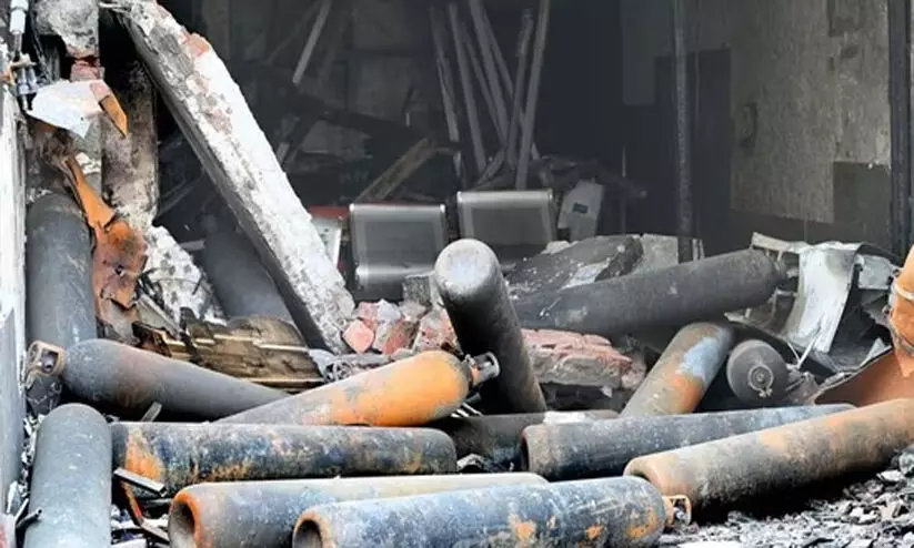 ആറ് നവജാതശിശുക്കൾ തീപിടിത്തത്തിൽ മരിച്ച സംഭവം: ലൈസൻസില്ലാതെ ഉടമ നടത്തുന്നത് മൂന്ന് ആശുപത്രികൾ