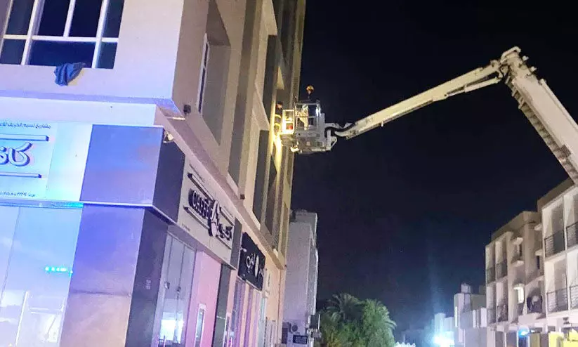 സീബിലെ അപ്പാർട്ട്മെന്റിൽ തീപിടിത്തം; 17 പേരെ രക്ഷിച്ചു സീബിലെ അപ്പാർട്ട്മെന്റിൽ തീപിടിത്തം; 17 പേരെ രക്ഷിച്ചു