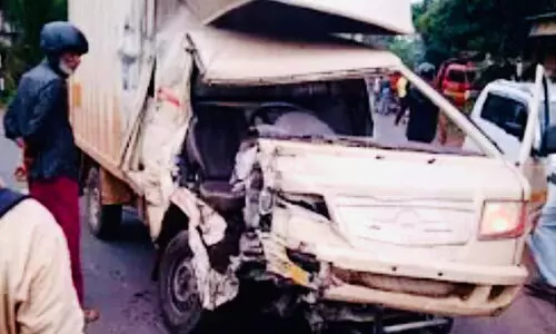 മിനി ലോറിയും പിക്കപ്പ് വാനും കൂട്ടിയിടിച്ച് ഒരാൾ മരിച്ചു മിനി ലോറിയും പിക്കപ്പ് വാനും കൂട്ടിയിടിച്ച് ഒരാൾ മരിച്ചു