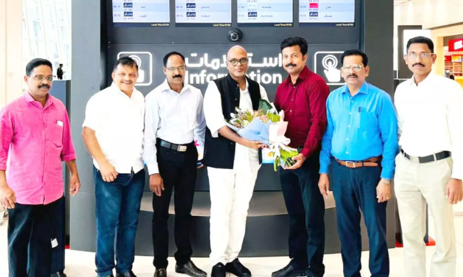 കേ​ര​ള ല​ളി​ത​ക​ലാ അ​ക്കാ​ദ​മി ചെ​യ​ർ​മാ​ൻ മു​ര​ളി ചീ​രോ​ത്തി​നെ സ്വീ​ക​രി​ച്ചു