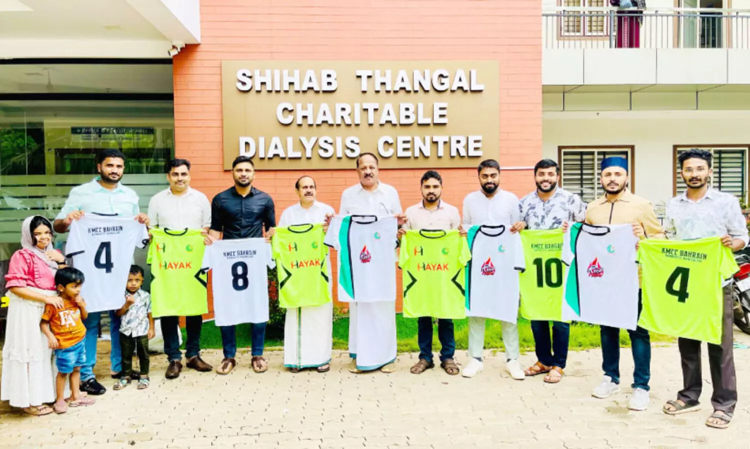 കെ.​എം.​സി.​സി കൊ​ണ്ടോ​ട്ടി മ​ണ്ഡ​ലം ഫു​ട്ബാ​ള്‍ ജ​ഴ്സി പ്ര​കാ​ശ​നം