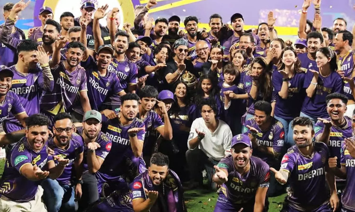 എന്‍റെ ബോയ്സിന്...ചാമ്പ്യന്മാർക്ക്...; ഐ.പി.എൽ കിരീട നേട്ടത്തിനു പിന്നാലെ ഹൃദയസ്പർശിയായ കുറിപ്പുമായി ഷാറൂഖ് ഖാൻ