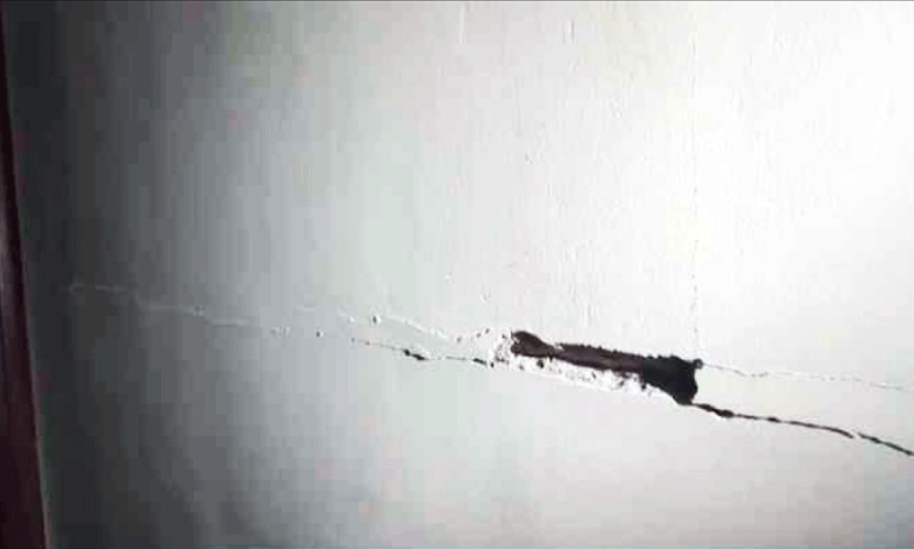 The rehabilitated flat also leaks; Residents in distress The rehabilitated flat also leaks; Residents in distress