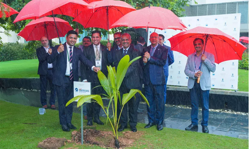 അന്റാർട്ടിക് ട്രീറ്റി കൺസൾട്ടേറ്റീവ് ഉച്ചകോടിയുടെ ഓർമക്കായി പ്രതിനിധികൾ കൊച്ചി ഗ്രാന്റ് ഹയാത്തിൽ തെങ്ങിൻ തൈകൾ നട്ടു അന്റാർട്ടിക് ട്രീറ്റി കൺസൾട്ടേറ്റീവ് ഉച്ചകോടിയുടെ ഓർമക്കായി പ്രതിനിധികൾ കൊച്ചി ഗ്രാന്റ് ഹയാത്തിൽ തെങ്ങിൻ തൈകൾ നട്ടു