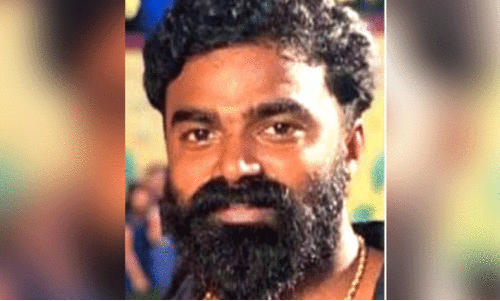 ആ​ദ​ർ​ശ്