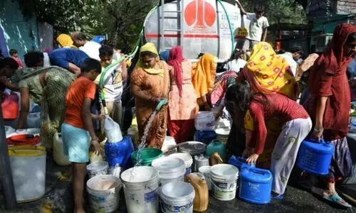 ഡൽഹിയിൽ ജലക്ഷാമം രൂക്ഷം; പൈപ്പ് ഉപയോഗിച്ച് കാർ കഴുകിയാൽ 2,000 രൂപ പിഴ