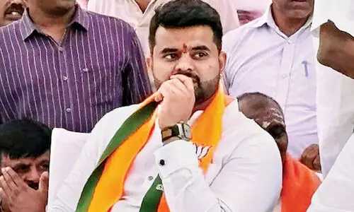 പ്രജ്വൽ രേവണ്ണയുടെ മുൻകൂർ ജാമ്യാപേക്ഷ പ്രത്യേക കോടതി തള്ളി