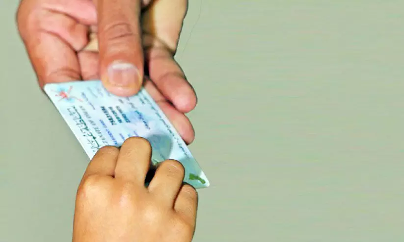 പത്ത് വയസ്സിന് മുകളിലുള്ള കുട്ടികൾക്ക് റസിഡന്റ് കാർഡ് നിർബന്ധം-ആർ.ഒ.പി പത്ത് വയസ്സിന് മുകളിലുള്ള കുട്ടികൾക്ക് റസിഡന്റ് കാർഡ് നിർബന്ധം-ആർ.ഒ.പി