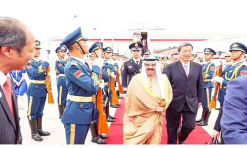 ഹ​മ​ദ് രാ​ജാ​വി​ന് ചൈ​ന​യി​ൽ പ്രൗ​ഢ സ്വീ​ക​ര​ണം