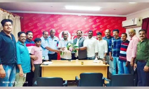 ഇ​ട​തു​പ​ക്ഷ കൂ​ട്ടാ​യ്മ സ​ത്യ​ൻ മൊ​കേ​രി​ക്ക് സ്വീ​ക​ര​ണം ന​ൽ​കി